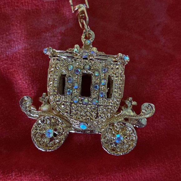 NWT PRINCESS CARRIAGE  key chain/bag charm - Picture 3 of 3